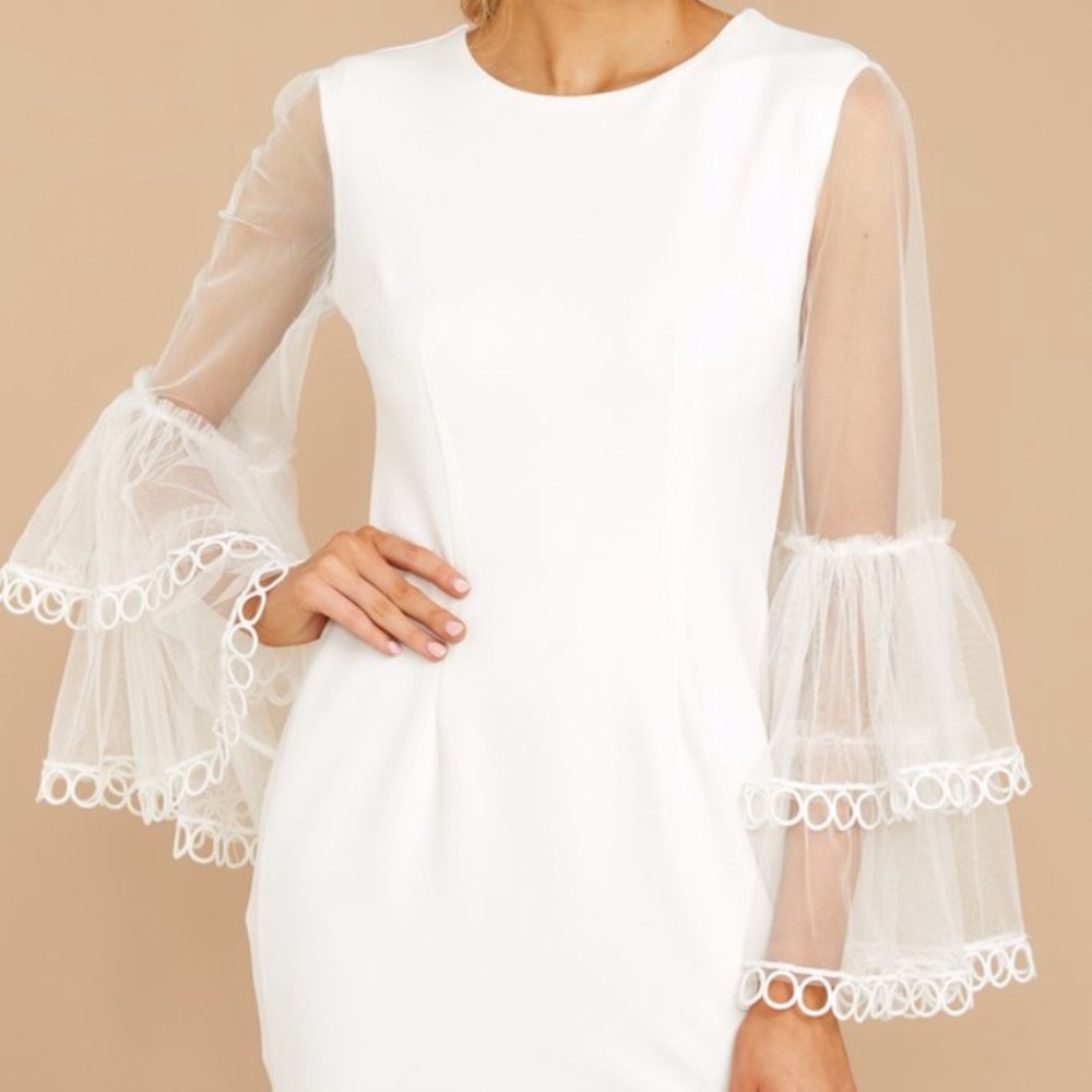Flair sheer sleeve white body dress 🌼